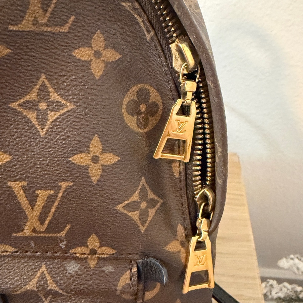 Louis Vuitton Dark Interior Fabric - Picture 2 of 4